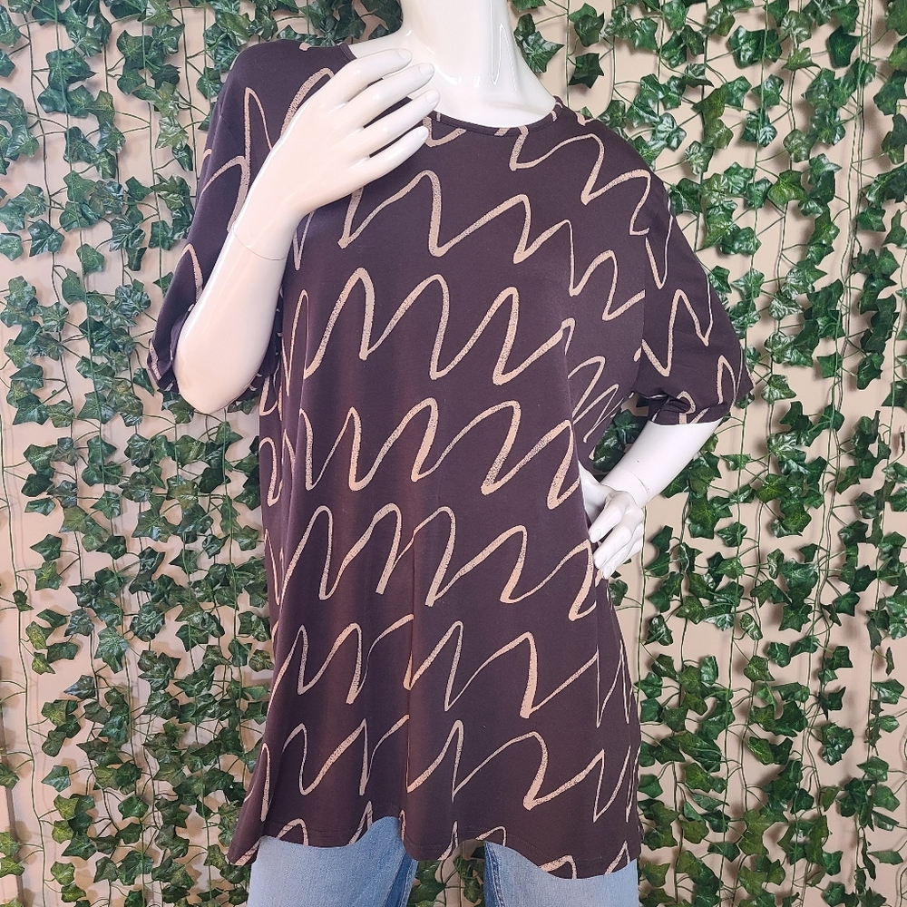Nanso Women's Brown Wave Graffiti Geometrical Abstract Causual Elegant Shirt